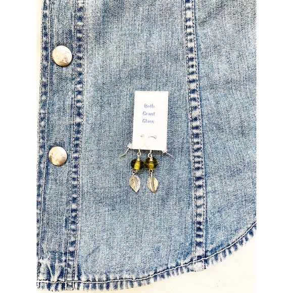 ✨4/$24 Sterling silver and green glass earrings - Picture 2 of 2